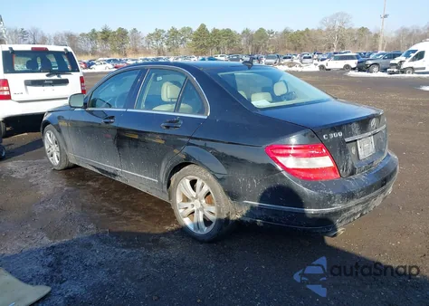 2009 Mercedes-Benz C 300 Luxury 4Matic/Sport 4Matic z USA, uszkodzony, nr VIN WDDGF81X09F307840